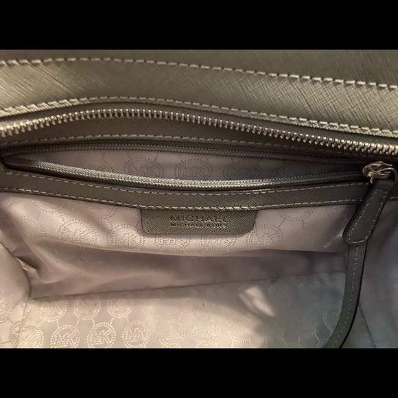 MK Selma Tote & matching Wallet ✨ - Picture 3 of 6